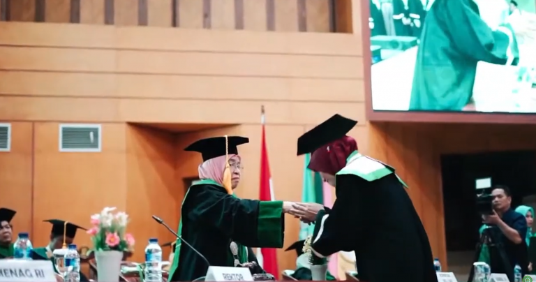WISUDA KE-19 IIQ JAKARTA Generasi Milenial Qurani Diyakini Bisa Melewati Gelombang Desrupsi dan Revolusi 4.0
