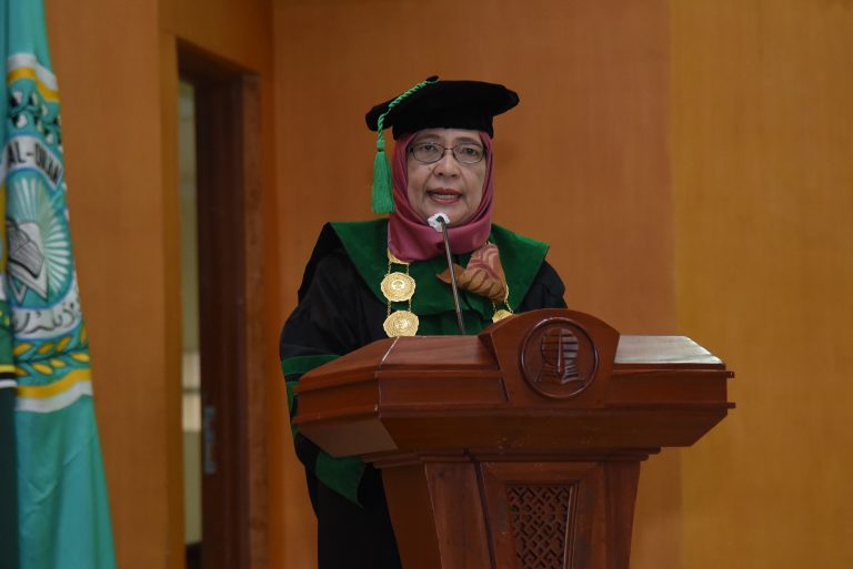 Wisuda ke-23 IIQ, Rektor: Jaga Akhlak Mulia, Tegakkan Nilai-Nilai Al-Qur’an