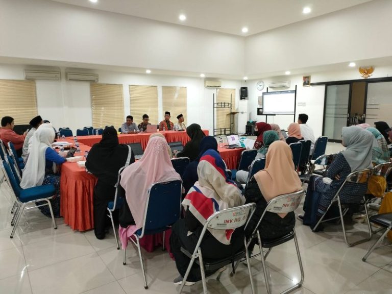 جامعة علوم القرآن جاكرتا تعقد إجتماعا لمناقشة التجهيزات والإستعدادات اللازمة لإقامة حفل التخرج السنوي لعام 2023
