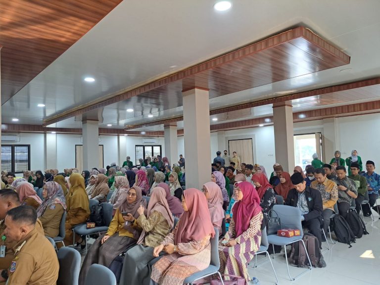 برعاية الجامعة، طالبات جامعة علوم القرآن جاكرتا قامت بإعداد مسابقة تحفيظ القرآن الكريم على مستوى بلدية تانجيرانج الجنوبية لكبار السن