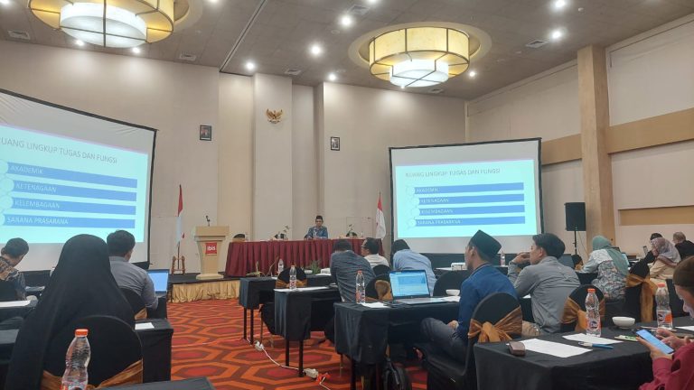 مشاركة قسم دراسات التربية الإسلامية لرياض الأطفال في الندوة التي نظمتها هيئة التعليم العالي الإندونيسي من أجل الحصول على ترقية الدرجة الإعتمادية للقسم