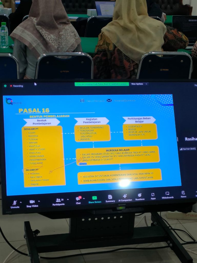 مشاركة أساتذة جامعة علوم القرآن جاكرتا في ورشة العمل التي أعدتها هيئة التعليم العالي من أجل تجديد المناهج الدراسية بالجامعات الإسلامية