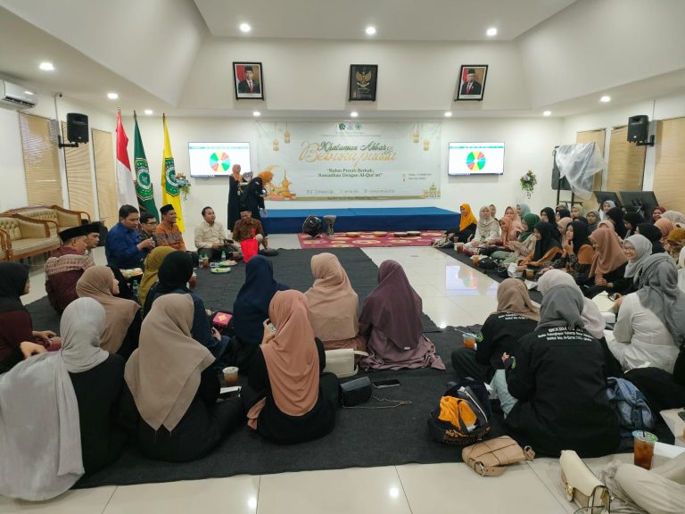 اتحاد طالبات قسم الشريعة والإقتصاد الإسلامي بجامعة علوم القرآن جاكرتا تعد مائدة الرحمن بمناسبة شهر رمضان الفضيل وأيضا ختم القرآن الكريم في الحرم الجامعي