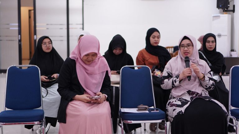 بالتعاون مع الإذاعة الرسمية الإندونيسية أو المعروفة ب RRI، جامعة علوم القرآن جاكرتا تقيم مسابقة تحفيظ القرآن الكريم للبنا بالجامعة، وتعلن عن أسماء المشاركين الفائزين في مرحلة التصفية النهائية للمسابقة