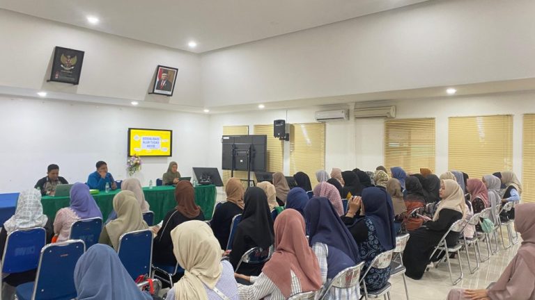 كلية الشريعة والإقتصاد الإسلامي بجامعة علوم القرآن جاكرتا تعقد برنامجا إرشاديا لطلبة السنة الأخيرة من أجل توعية الطالبات لإنجاز كتابة البحث العلمي بطريقة أسهل وأسرع