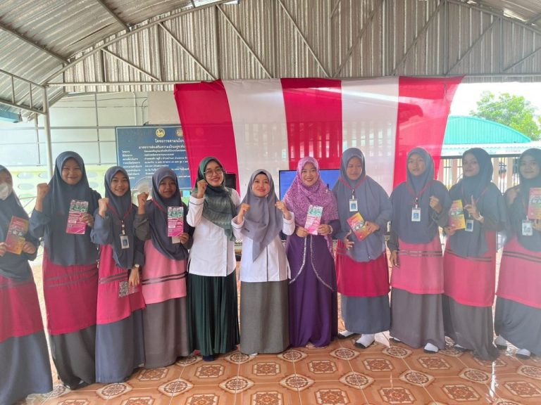 زيارة وفد من طالبات كلية التربية بجامعة علوم القرآن جاكرتا إلى المدارس والمعاهد الإسلامية في الدولة الشقيقة بتايلاند من أجل تعزيز سبل التعاون في نشر التعاليم الإسلامية البناء